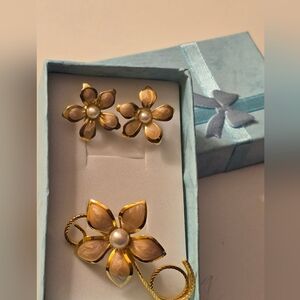 Vintage Flower Brooch And Earrings Set